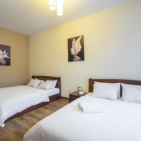 Аpartments In The Center Apartment Lviv Luaran gambar