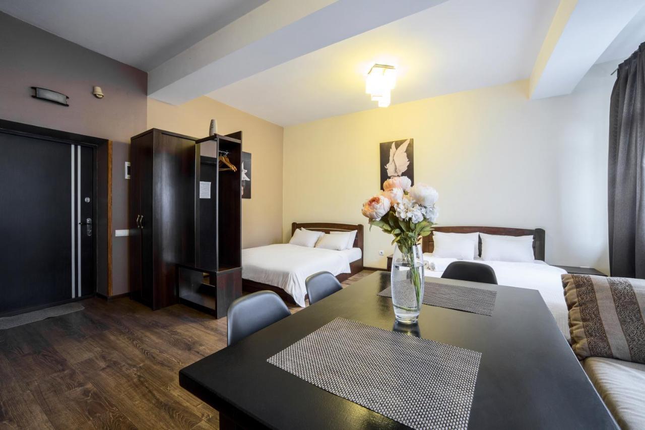 Аpartments In The Center Apartment Lviv Luaran gambar