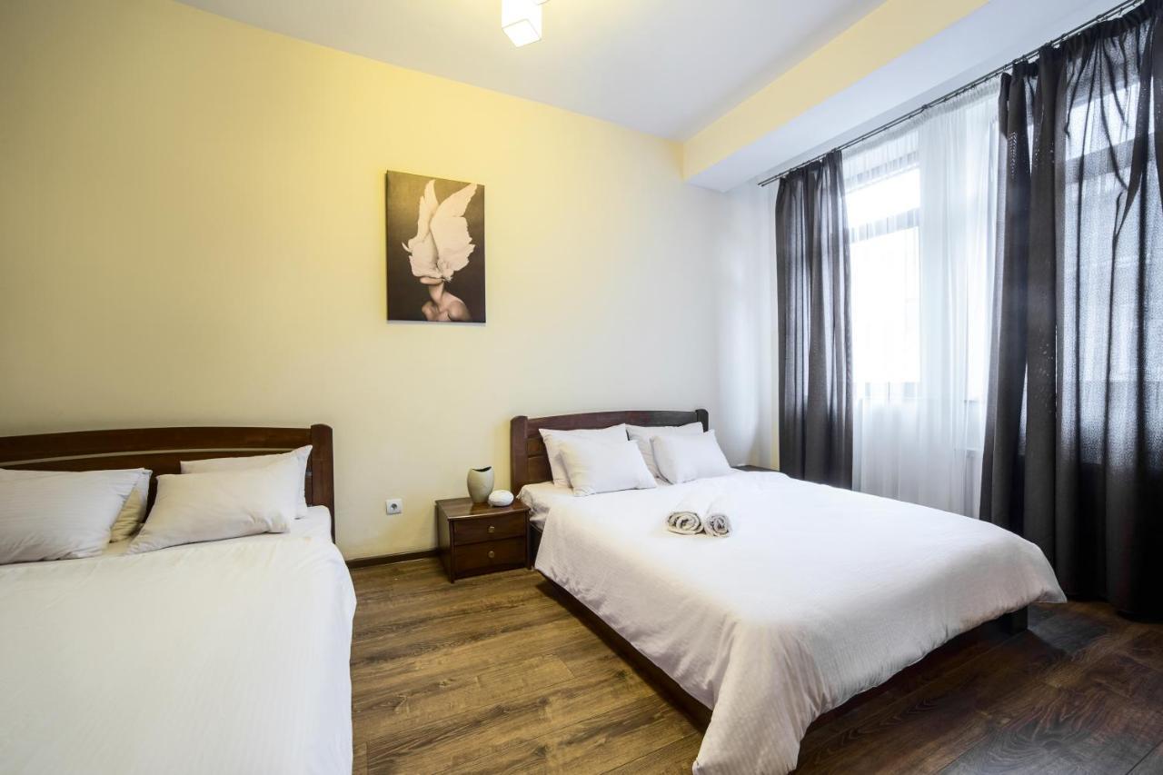 Аpartments In The Center Apartment Lviv Luaran gambar