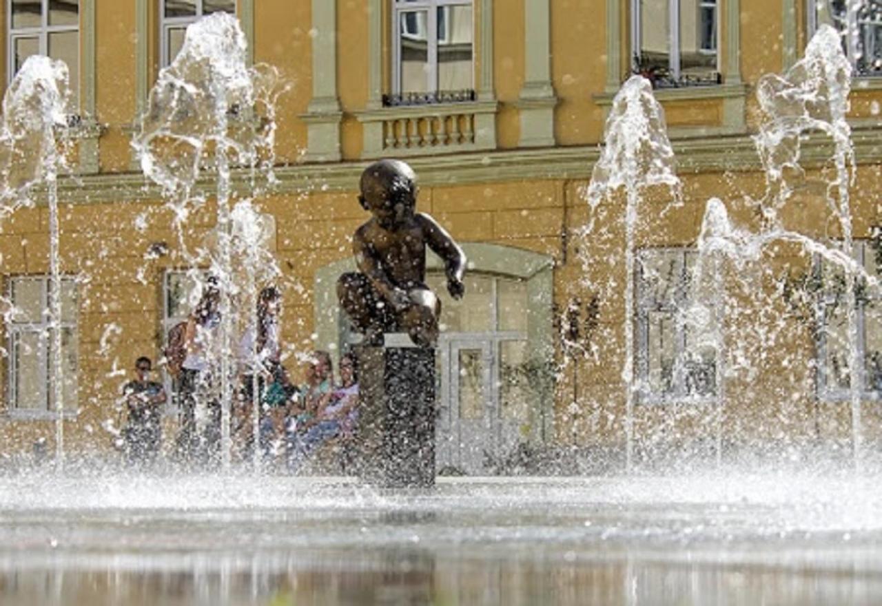 Аpartments In The Center Apartment Lviv Luaran gambar